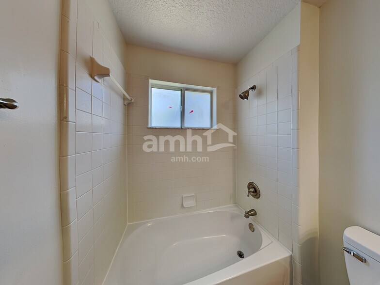 Building Photo - 11373 Chapelgate Ln