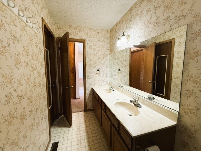 Building Photo - 13932 Lockmoor Cir