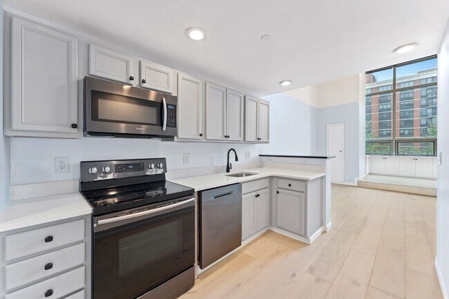 Building Photo - 689 Marin Blvd