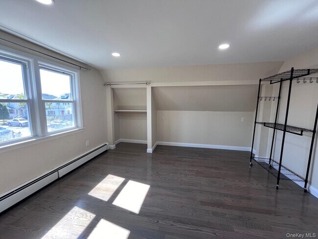 Building Photo - 252 Lindell Blvd