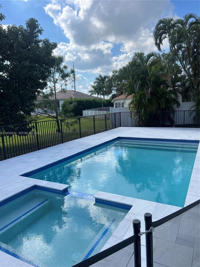 Building Photo - 10664 Paso Fino Dr