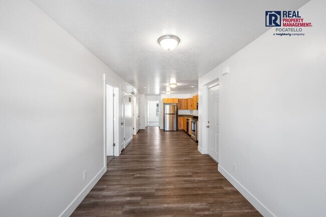 Building Photo - 251 W Linden Ave