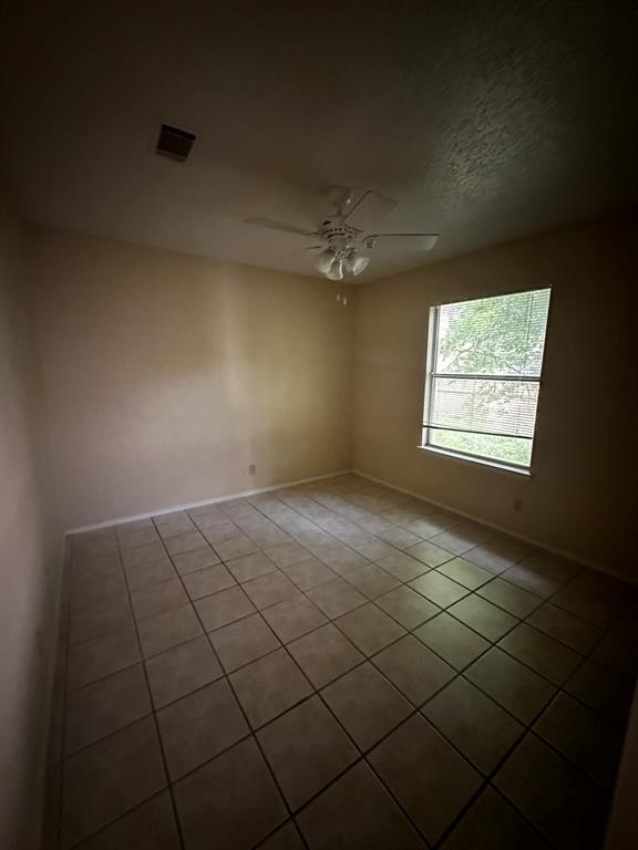 Building Photo - 8000 Clydesdale Dr