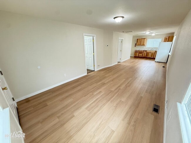 Building Photo - Price Drop! Updated 2 Bed /1 Bath Home with Spacious Yard!