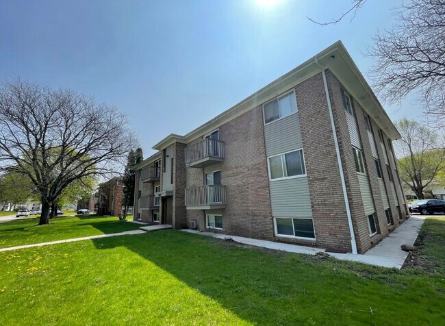 Building Photo - 4815 Creek View Rd