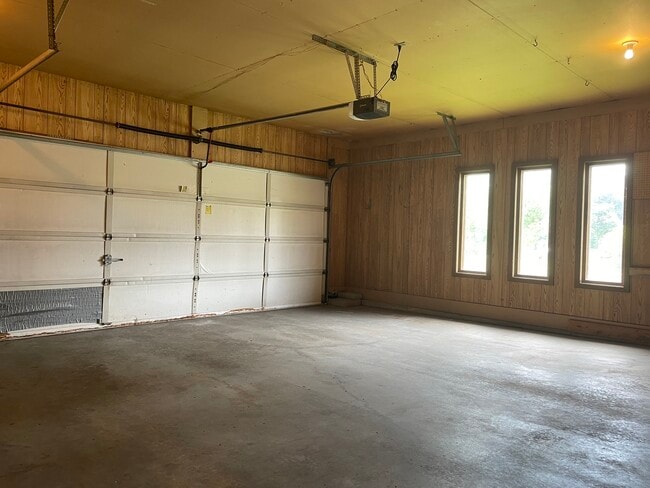 Building Photo - 323 Santa Fe Trail