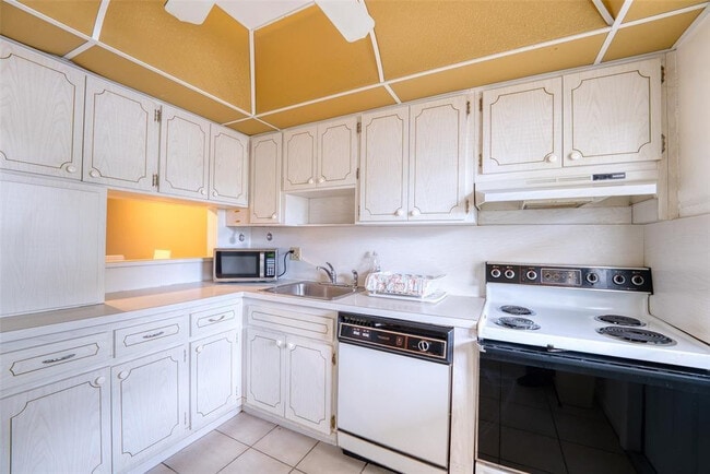 Building Photo - 4700 Washington St