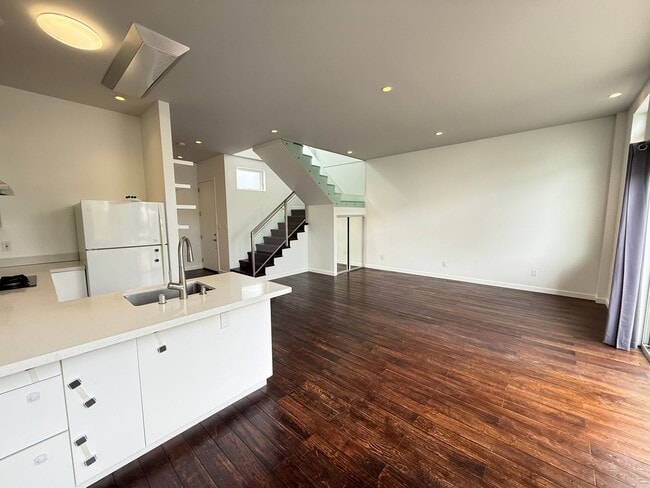 Building Photo - The contemporary residential unit townhouse