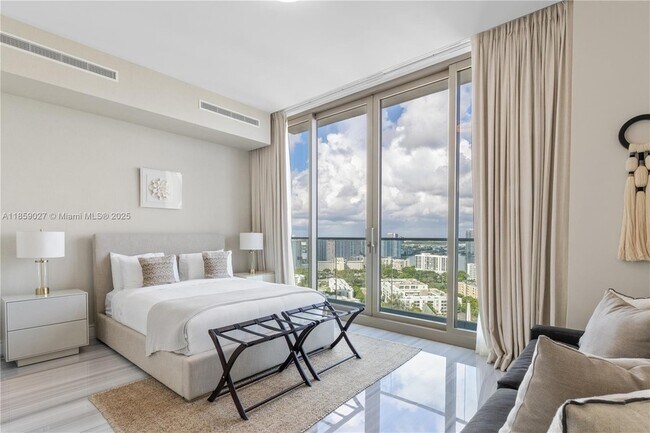 Building Photo - 17901 Collins Ave