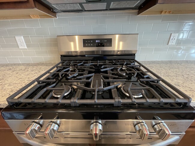 Building Photo - 112 Briarwood Dr E