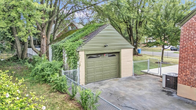 Building Photo - 116 Morse St