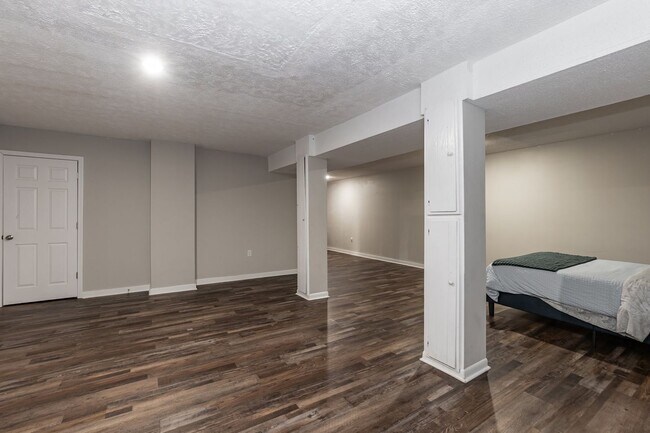 Building Photo - 2212 Foxtrot Rd