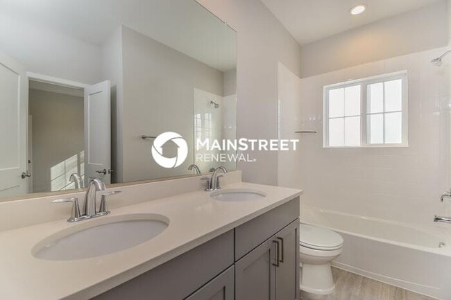 Building Photo - 4 Bedroom Pet-Friendly Home in Colorado Sp...