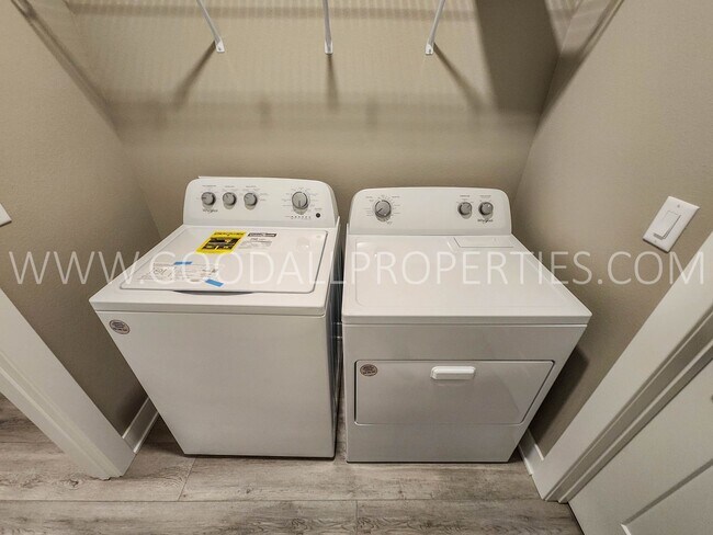 Building Photo - Newer 4 Bedroom, 3 Bath 3 car garage Home in Waukee with a 3-Car Garage