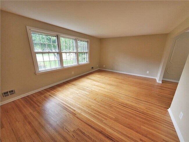 Building Photo - 44 Roby Dr