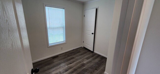 Building Photo - 10326 Old Leo Rd