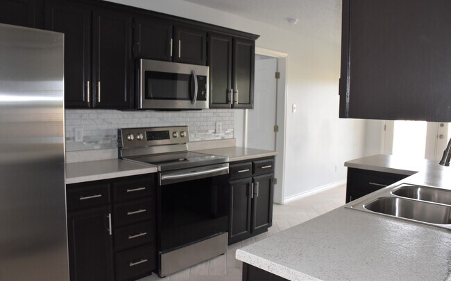 Building Photo - 1110 Amberton Pkwy