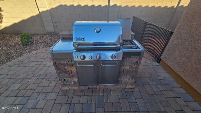 Building Photo - 10826 W Avenida Del Rey