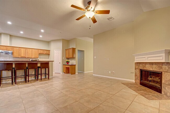 Building Photo - 4611 Summer Lakes