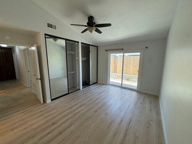 Building Photo - 4 bedroom - 2 Bathroom