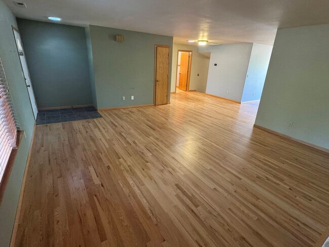 Building Photo - 3 Bedroom Home in College Hill Neighborhood