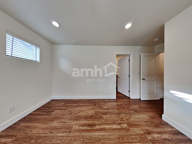 Building Photo - 19215 15th Ave Ct E