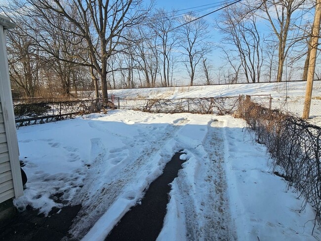 Building Photo - 2424 Broadway St