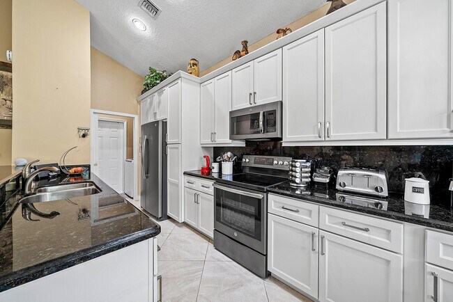 Building Photo - 13676 Cortez Dr