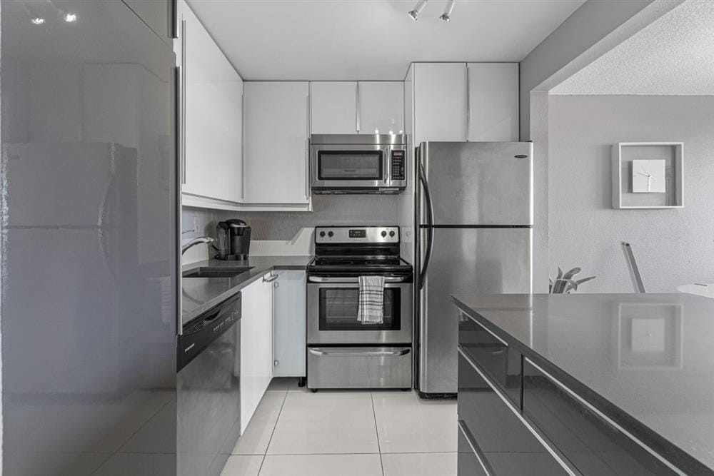 Building Photo - 1830 Embassy Dr