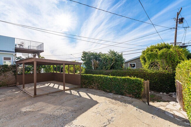 Building Photo - Super Cute 3bed 2 bath home with peek-a-boo ocean view South Redondo