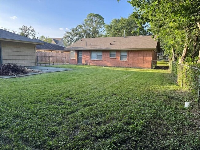 Building Photo - 4013 Newshire Dr