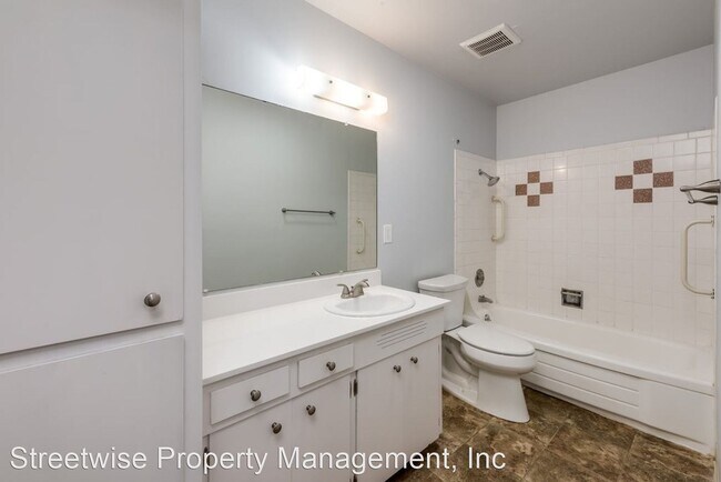 Building Photo - 2705 SE Courtney Ave