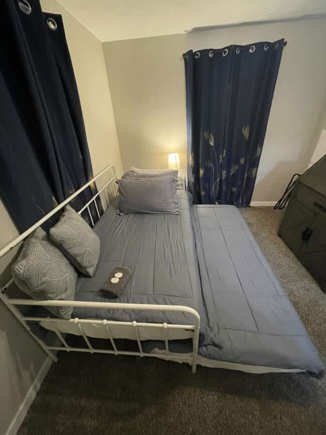 Building Photo - 7525 Lake Rd E