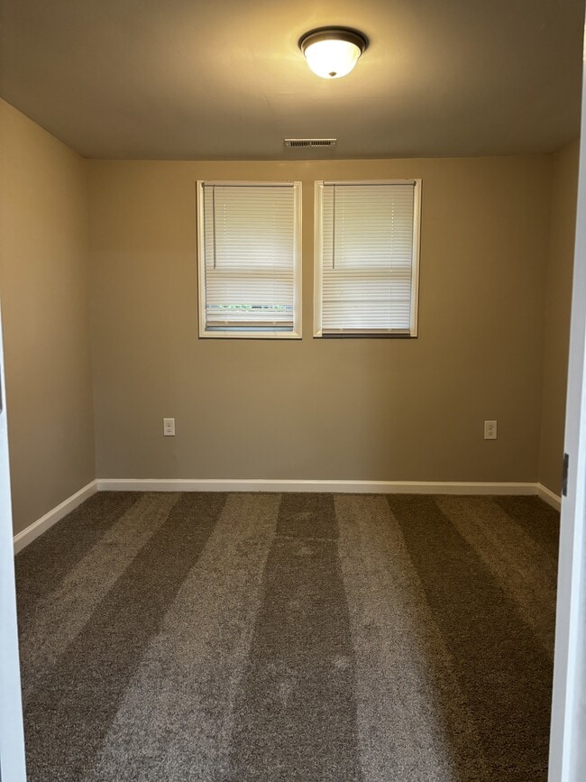 Building Photo - 1127 Olivia Ln