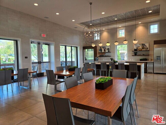 Building Photo - 20607 W Chestnut Cir