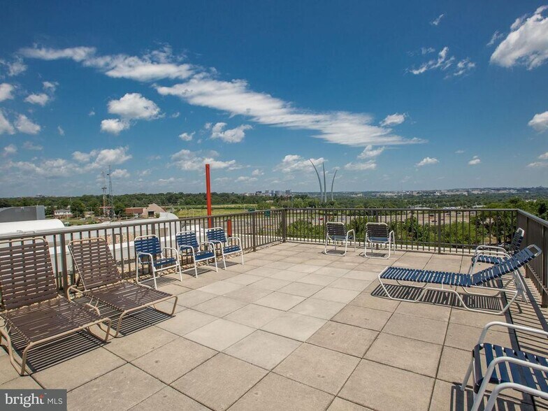 Building Photo - 1300 Army Navy Dr