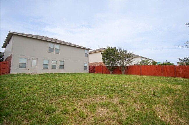 Building Photo - 210 King Ridge Dr