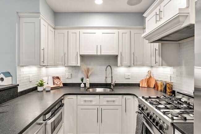 Building Photo - 12 Mohawk St