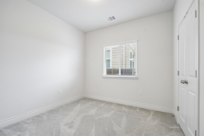 Building Photo - 10213 Forest Grove Dr