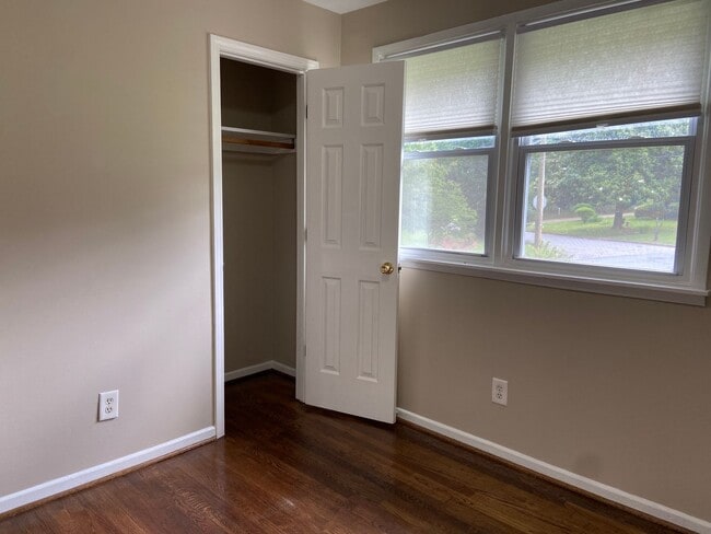 Building Photo - 3 Bedroom, 1 Bathroom House in Winston-Salem