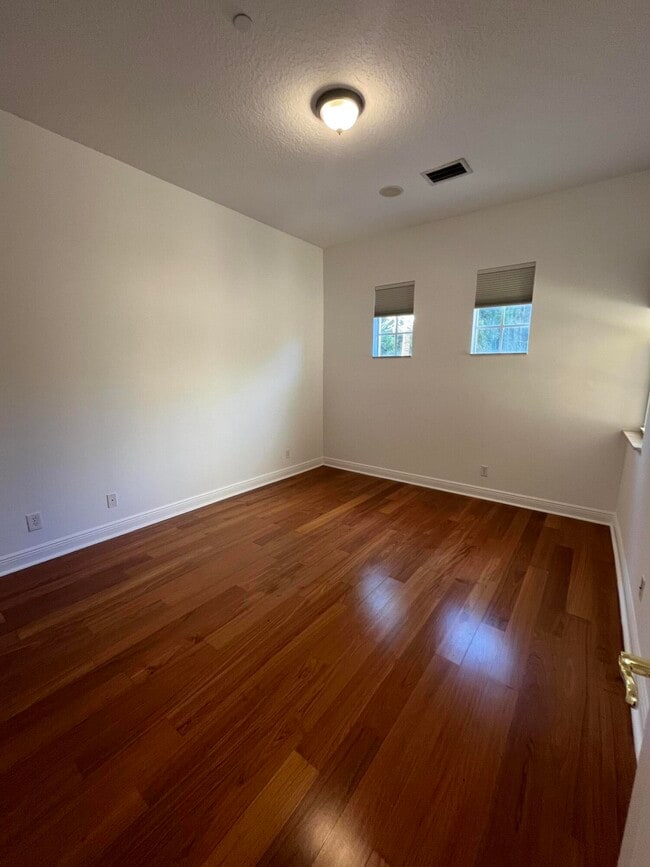 Building Photo - 355 NE 69th Cir