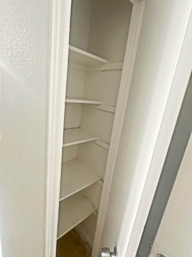 Building Photo - 7508 Oak Chase