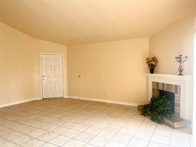 Building Photo - 8223 Woodland Willows Dr