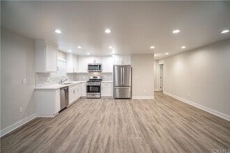 Building Photo - LARGE Apartment Home. 3bd/2ba, walk in closet, car garage, 2 parking spaces, all appliances included