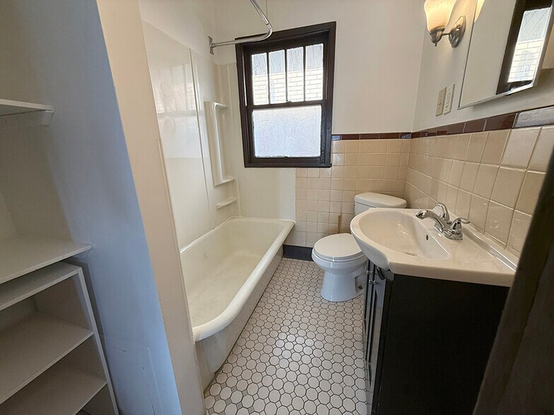 Building Photo - 800 Bayridge Ave