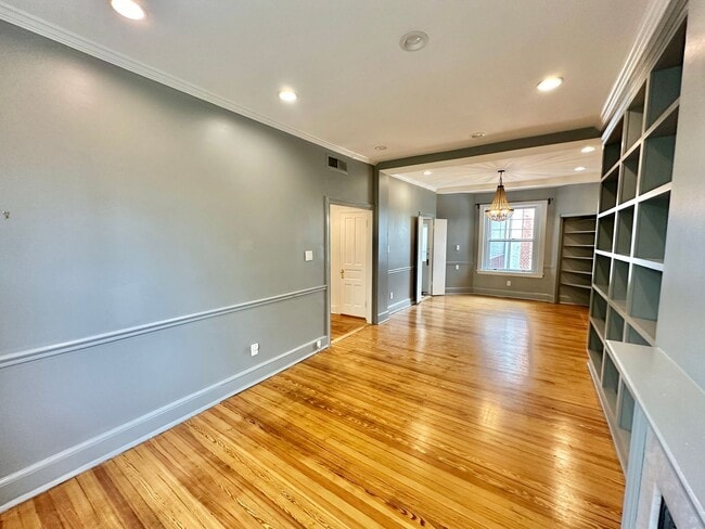 Building Photo - Historic Georgetown Sunny 2 Bedroom 1.5 Ba...