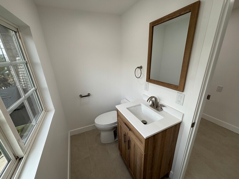 Building Photo - 620 Brittania St