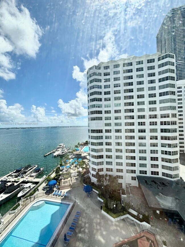 Building Photo - 801 Brickell Bay Dr