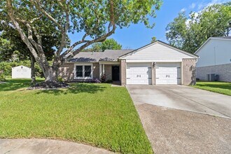Building Photo - 210 Pecan Valley Ct