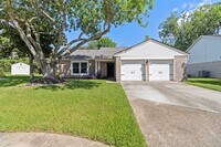 Building Photo - 210 Pecan Valley Ct
